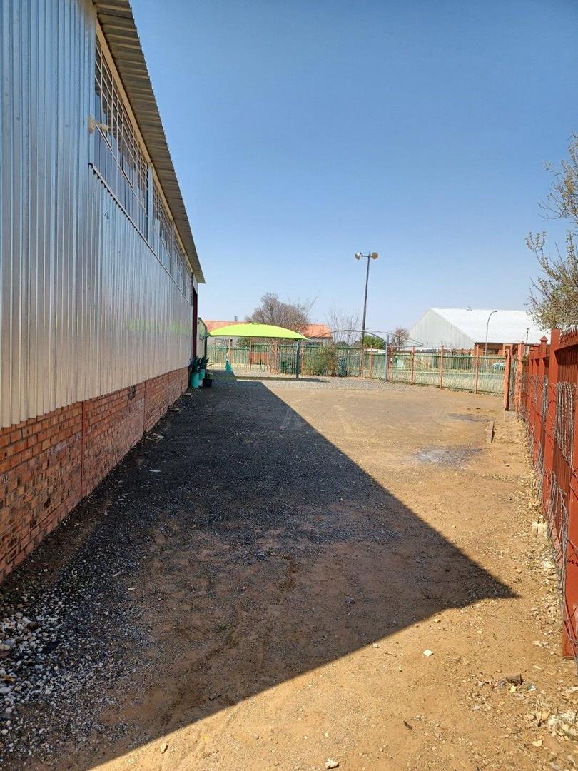 To Let commercial Property for Rent in Hamilton Free State